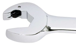 KLUCZ PŁASKO-OCZKOWY Z PODWÓJNĄ GRZECHOTKĄ 18 mm